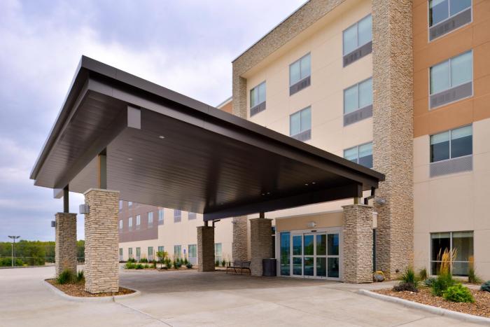 holiday inn express and suites ottumwa an ihg hotel