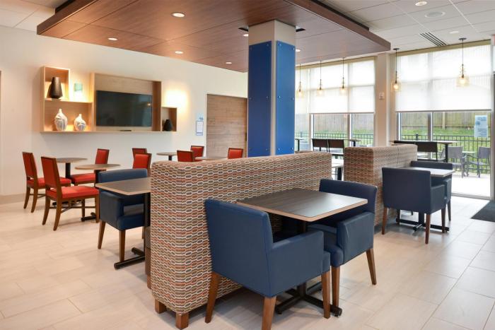 holiday inn express and suites ottumwa an ihg hotel