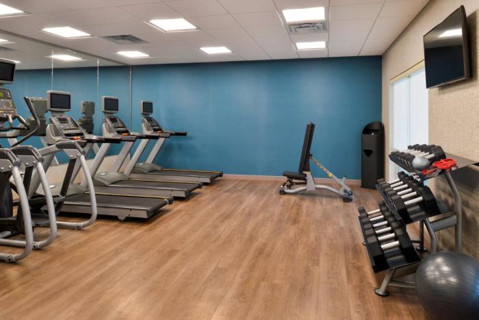 holiday inn express and suites ottumwa an ihg hotel