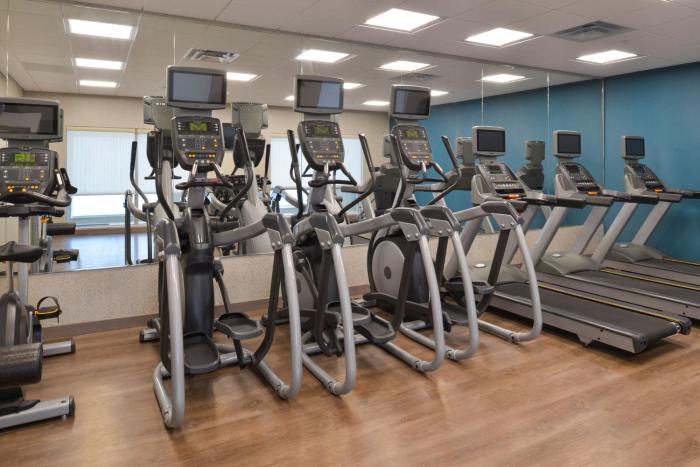 holiday inn express and suites ottumwa an ihg hotel