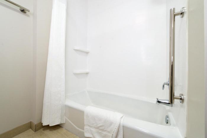 holiday inn express and suites ottumwa an ihg hotel
