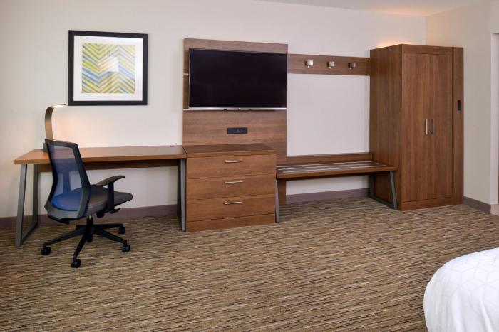 holiday inn express and suites ottumwa an ihg hotel