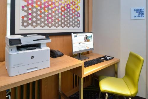 holiday inn express and suites ottumwa an ihg hotel