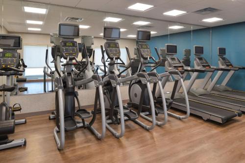 holiday inn express and suites ottumwa an ihg hotel