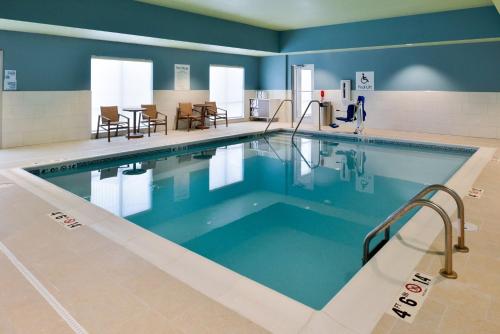 holiday inn express and suites ottumwa an ihg hotel