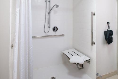 holiday inn express and suites ottumwa an ihg hotel