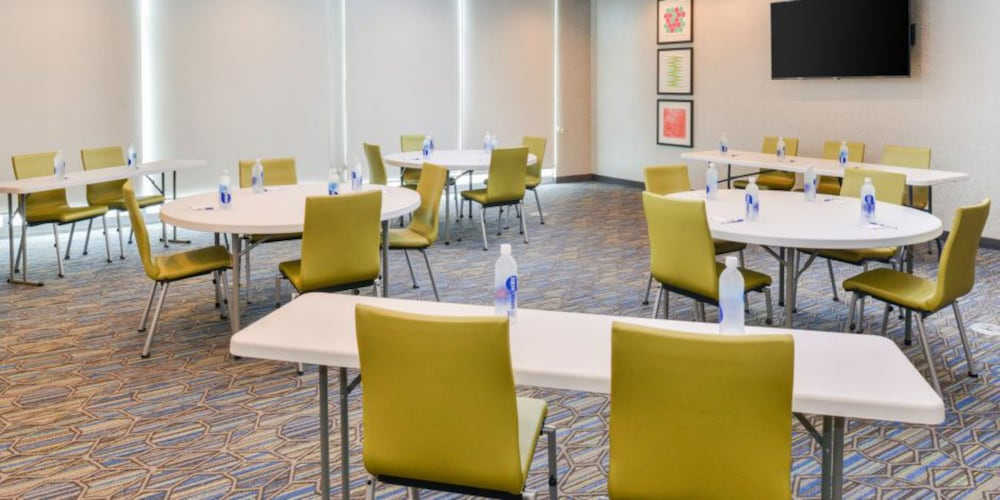 holiday inn express alliance an ihg hotel