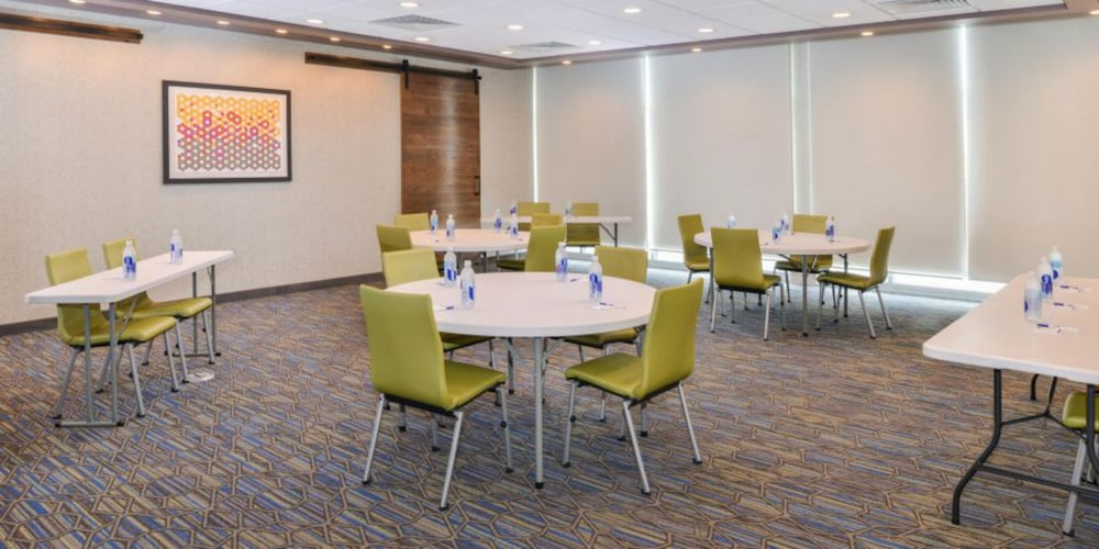 holiday inn express alliance an ihg hotel