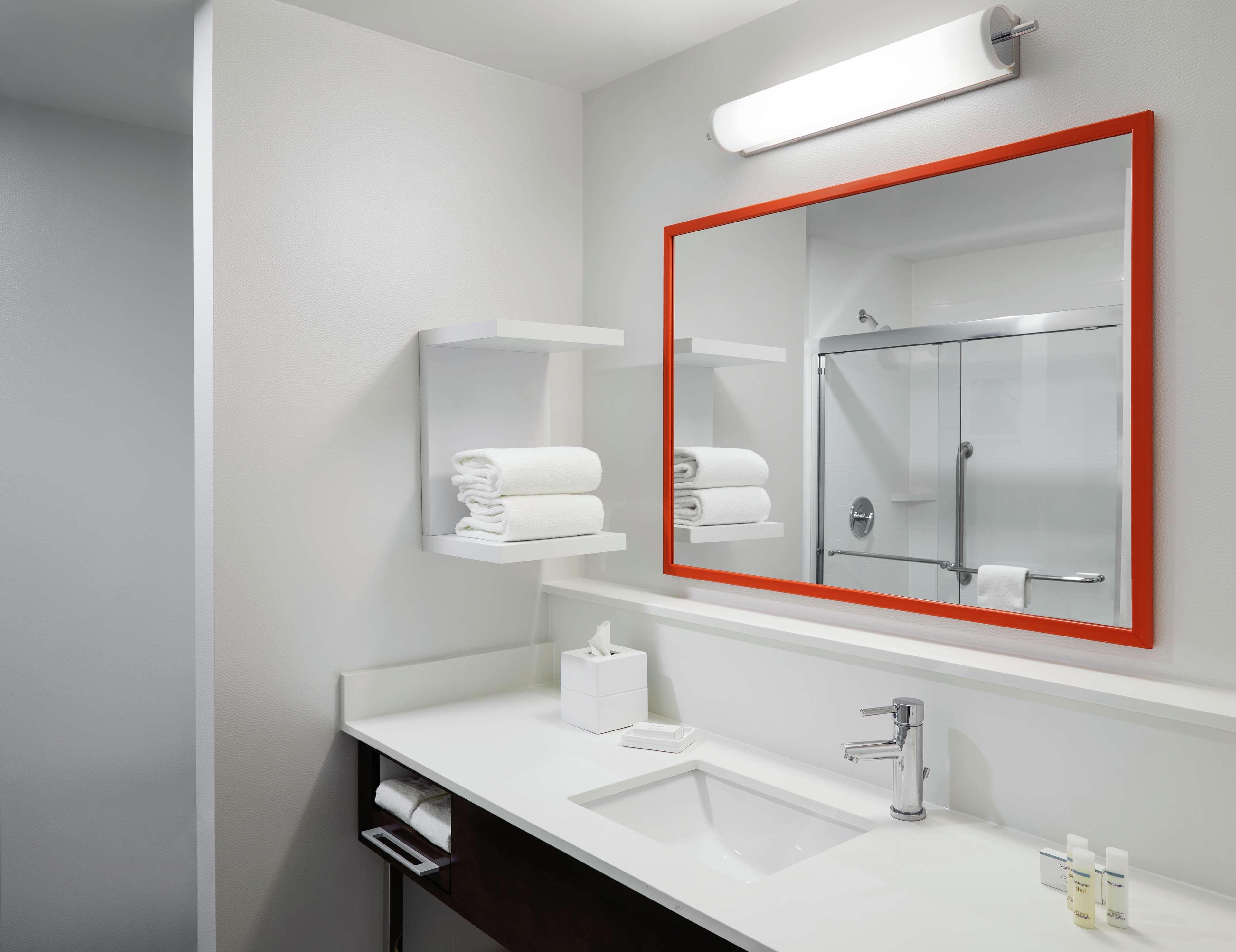 hampton inn and suites chicago waukegan
