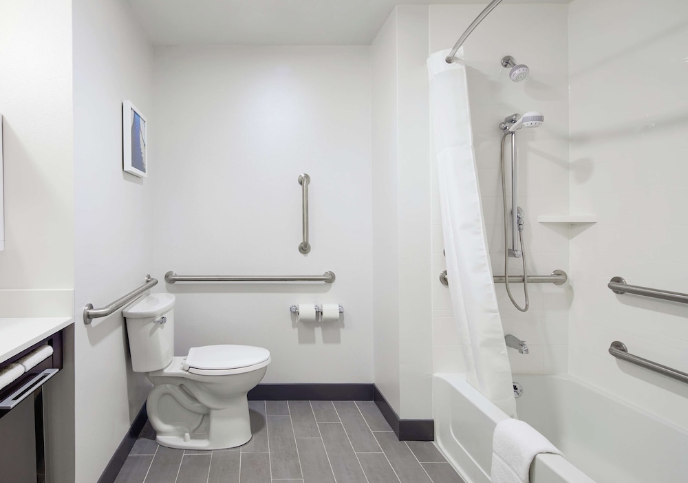 hampton inn and suites chicago waukegan