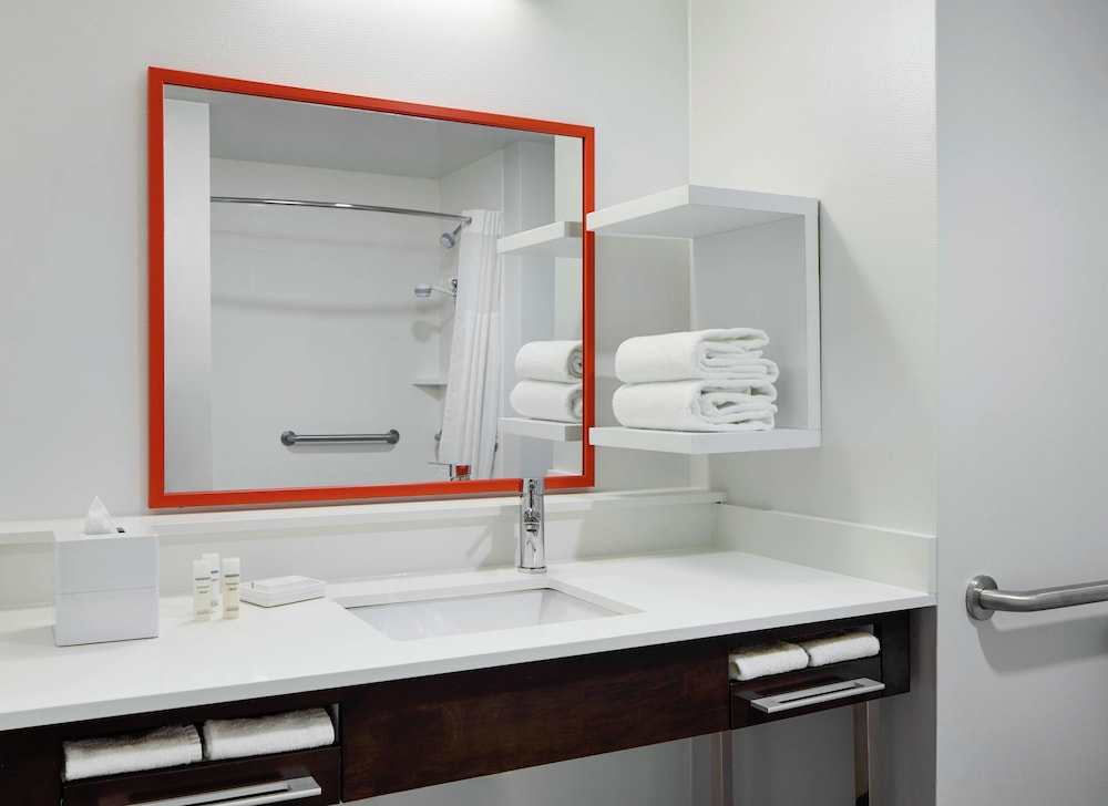 hampton inn and suites chicago waukegan
