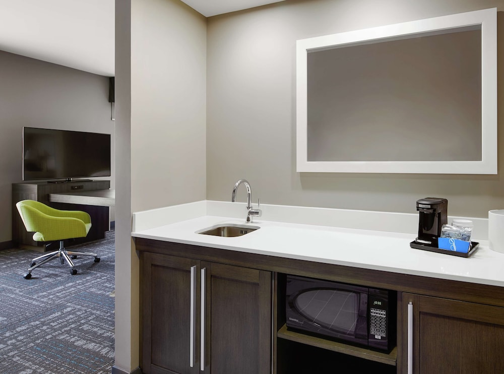 hampton inn and suites chicago waukegan