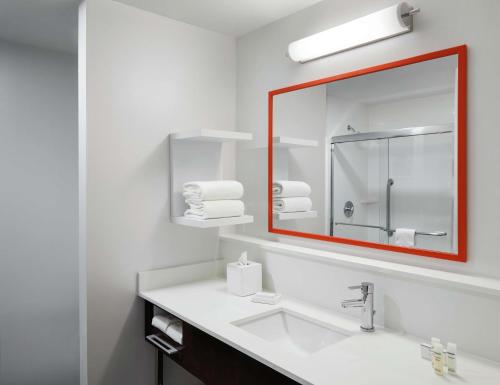hampton inn and suites chicago waukegan
