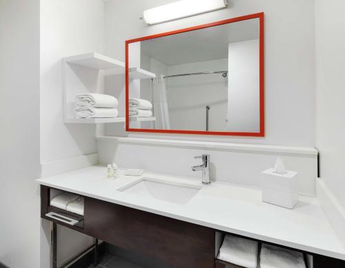 hampton inn and suites chicago waukegan