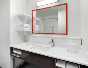 hampton inn and suites chicago waukegan