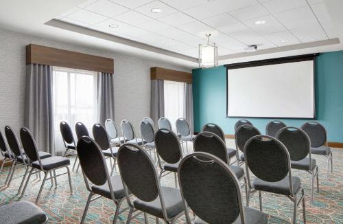 hampton inn and suites chicago waukegan