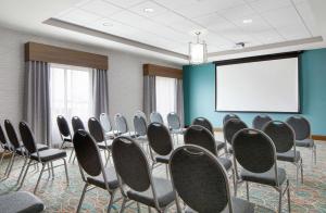 hampton inn and suites chicago waukegan