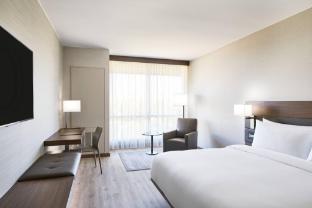 Ac Hotel By Marriott Phoenix Biltmore,Maricopa County>>Camelback East,3.5 star