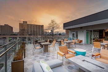 element dallas downtown east