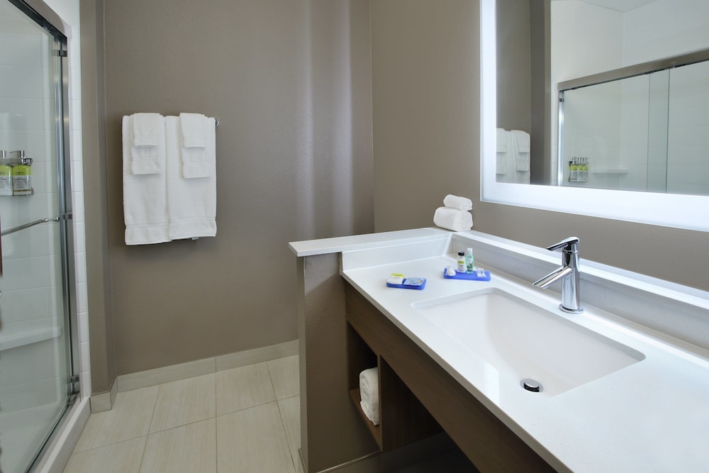 holiday inn exp and sts dallas frisco nw toyota stdm