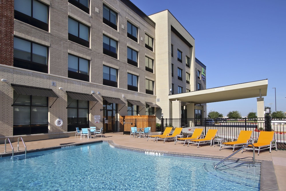 holiday inn exp and sts dallas frisco nw toyota stdm