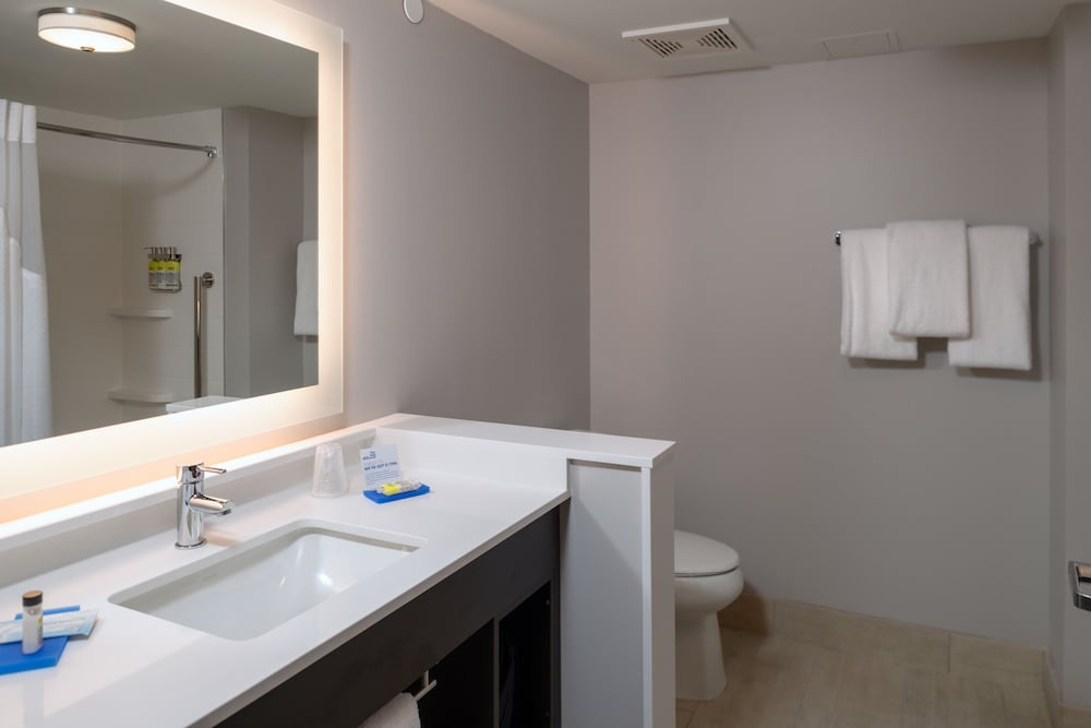 holiday inn express and suites tulsa downtown an ihg hotel