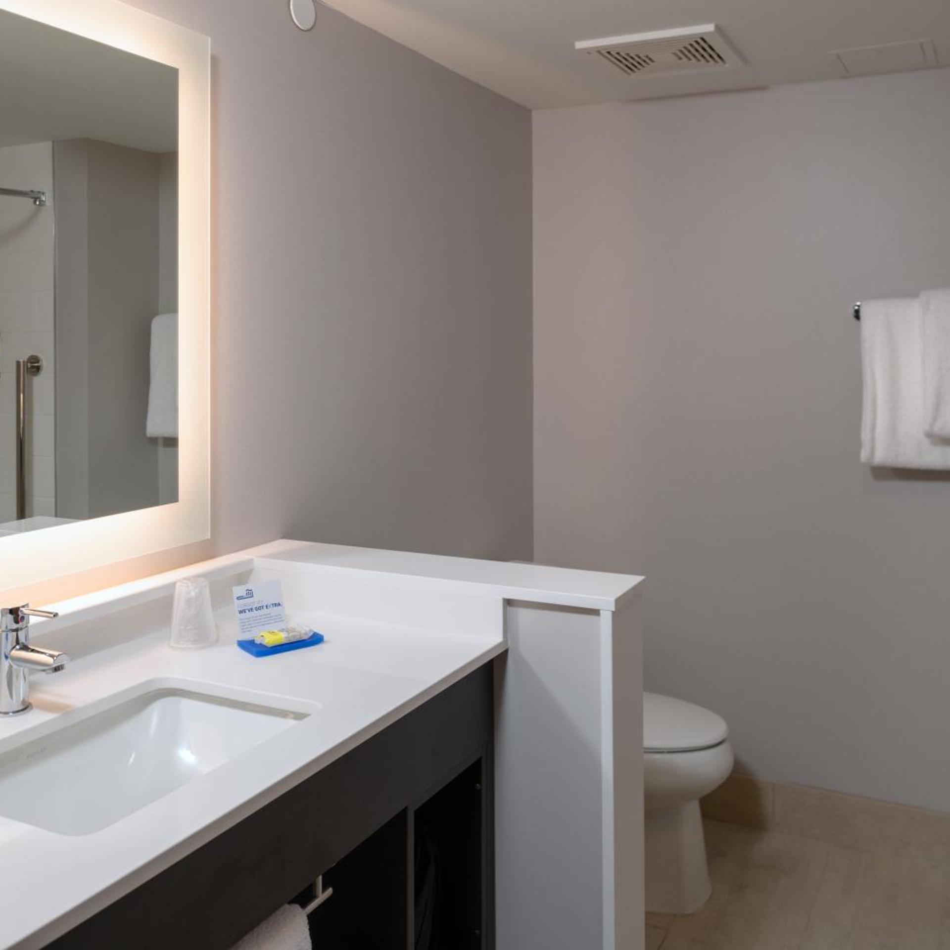 holiday inn express and suites tulsa downtown an ihg hotel