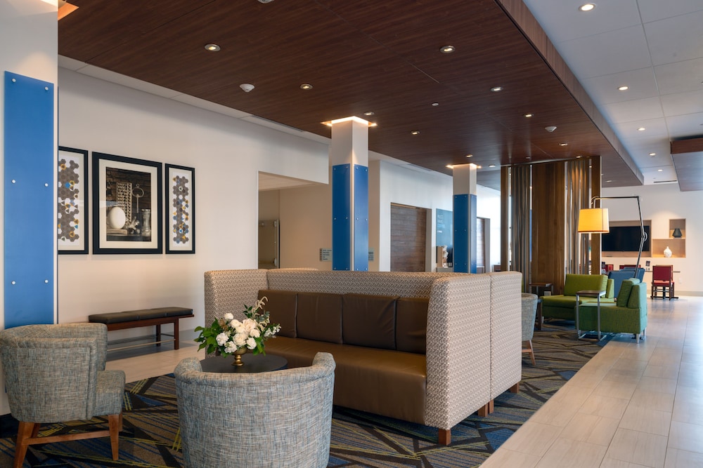 holiday inn express and suites tulsa downtown an ihg hotel