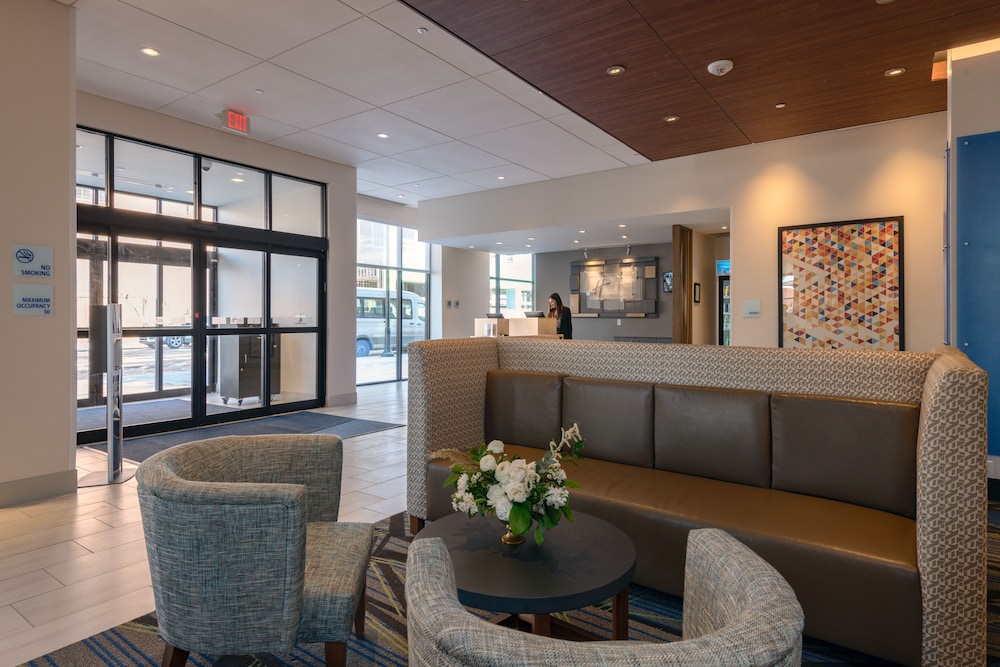 holiday inn express and suites tulsa downtown an ihg hotel
