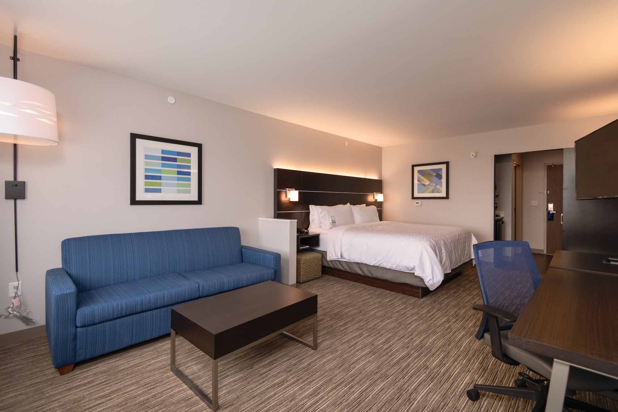 holiday inn express and suites tulsa downtown an ihg hotel