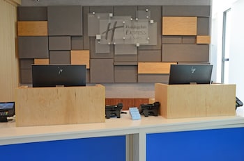 holiday inn express and suites franklin berry farms