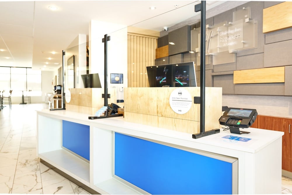 holiday inn express and suites franklin berry farms