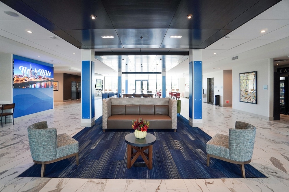 holiday inn express and suites franklin berry farms