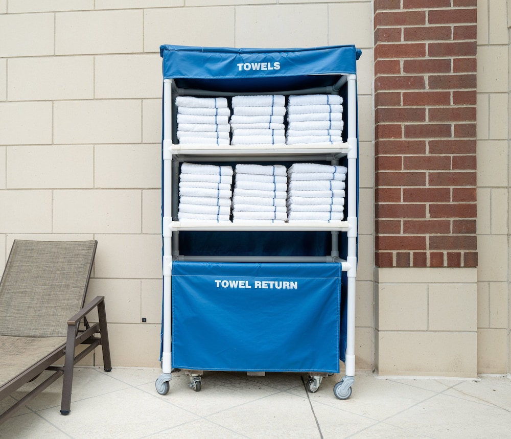 holiday inn express and suites franklin berry farms