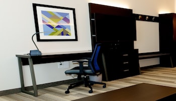 holiday inn express and suites franklin berry farms