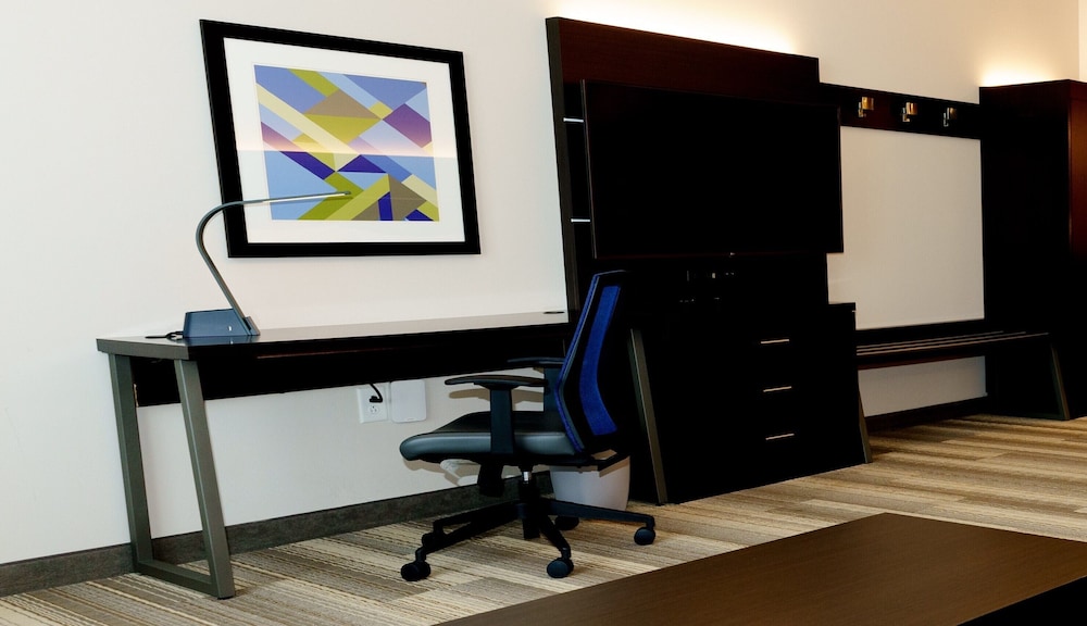 holiday inn express and suites franklin berry farms