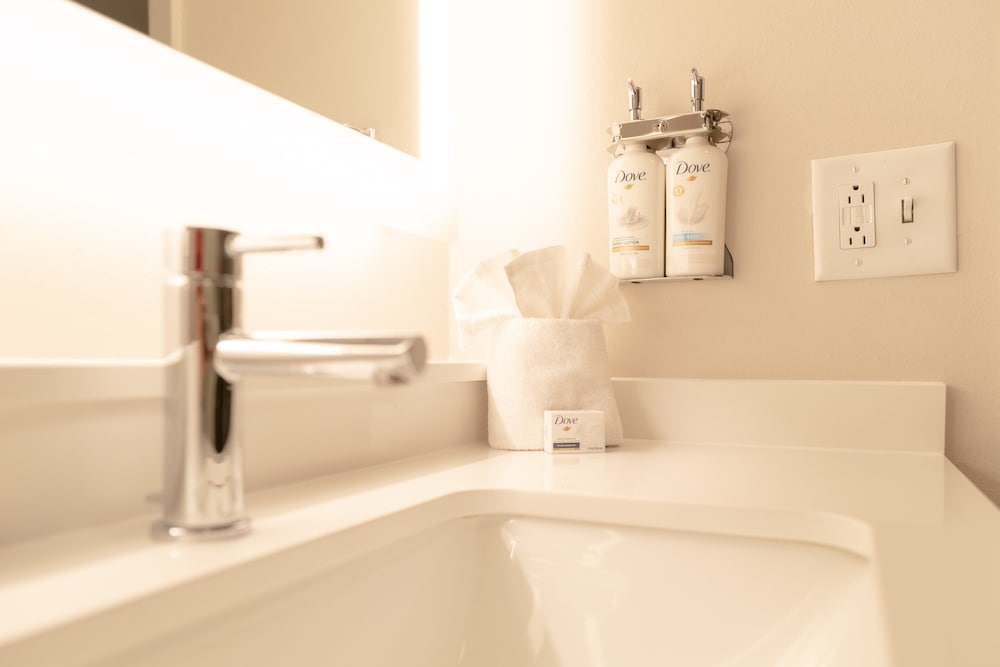 holiday inn express and suites franklin berry farms