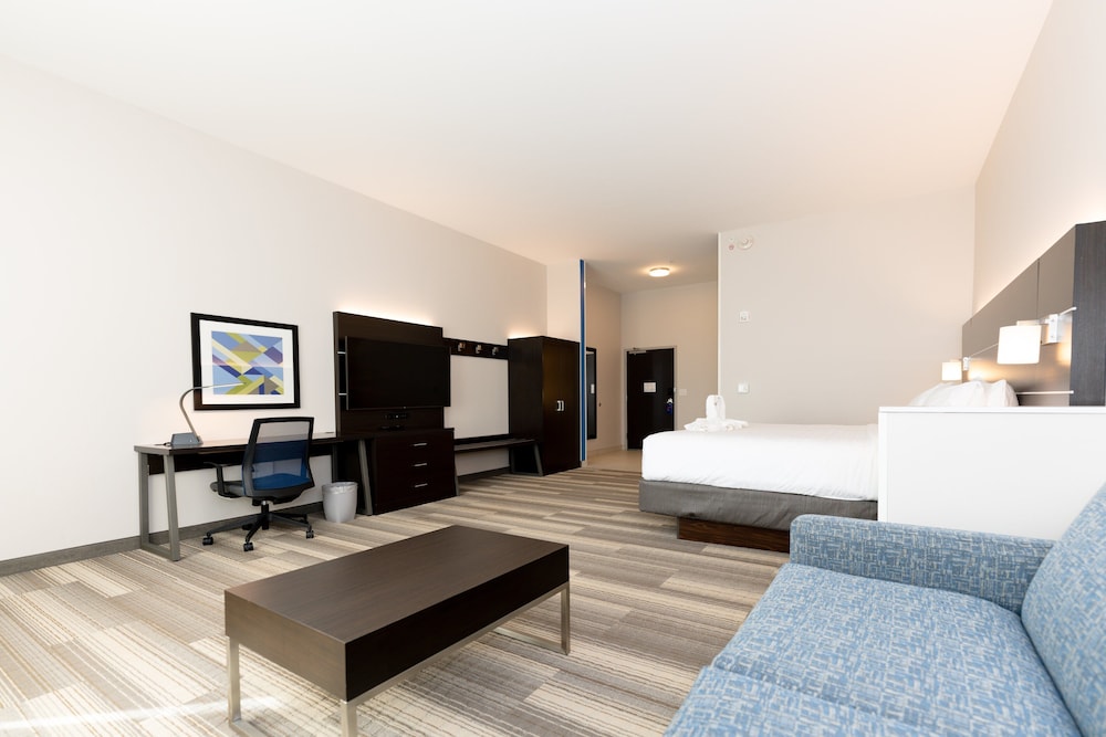 holiday inn express and suites franklin berry farms