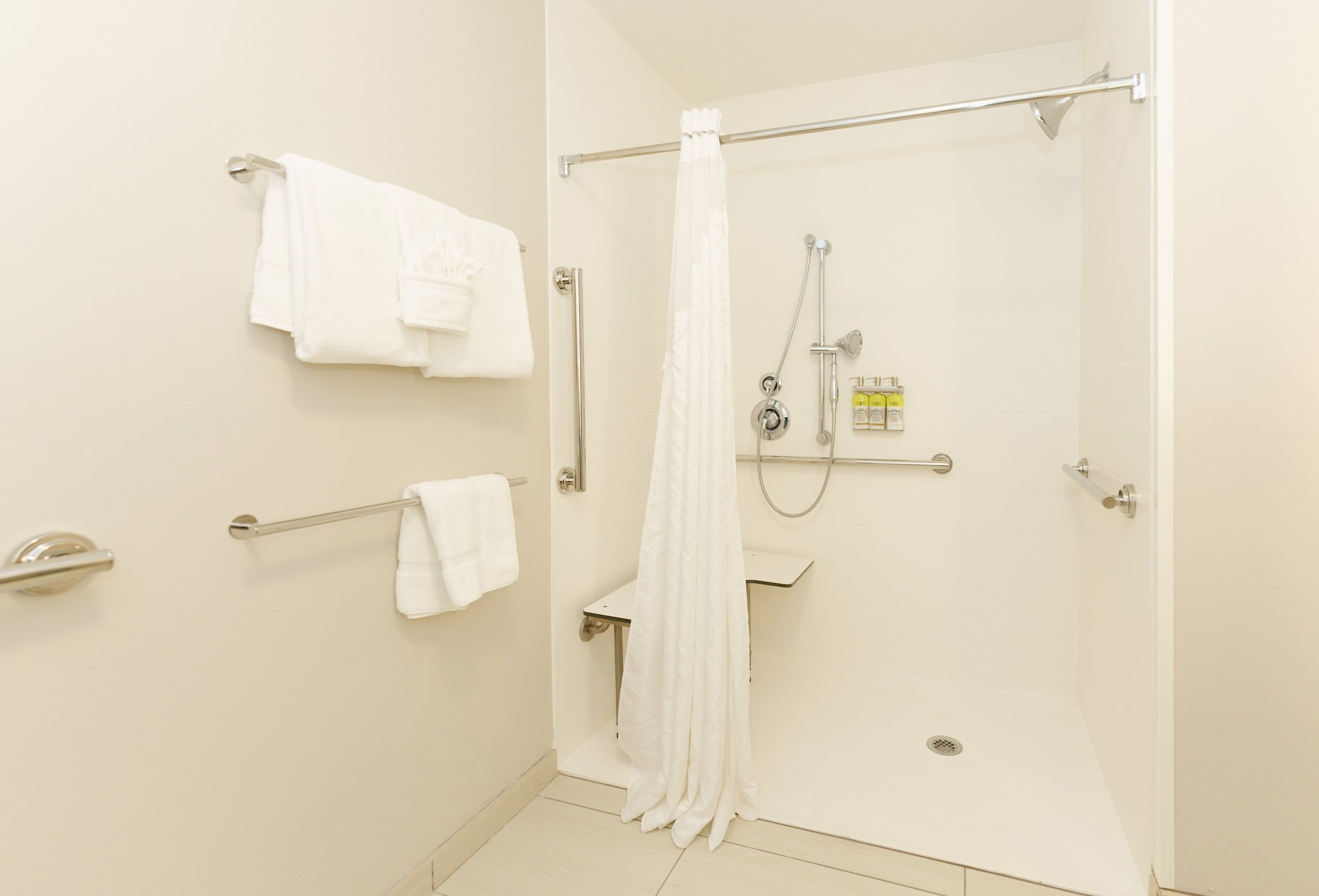 holiday inn express and suites franklin berry farms