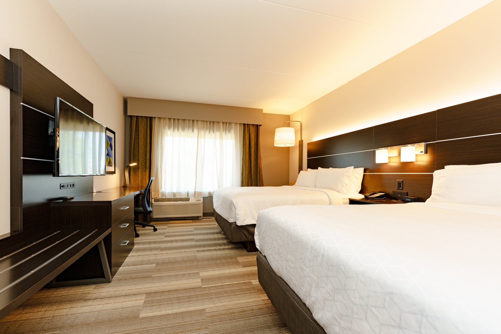 holiday inn express and suites franklin berry farms