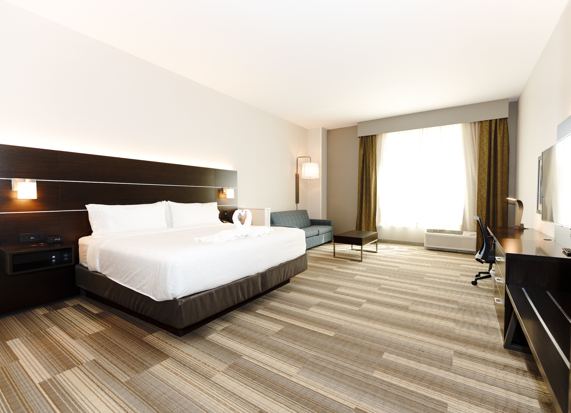 holiday inn express and suites franklin berry farms