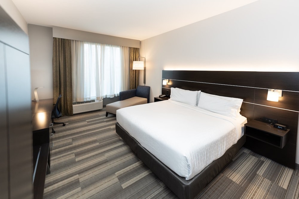 holiday inn express and suites franklin berry farms