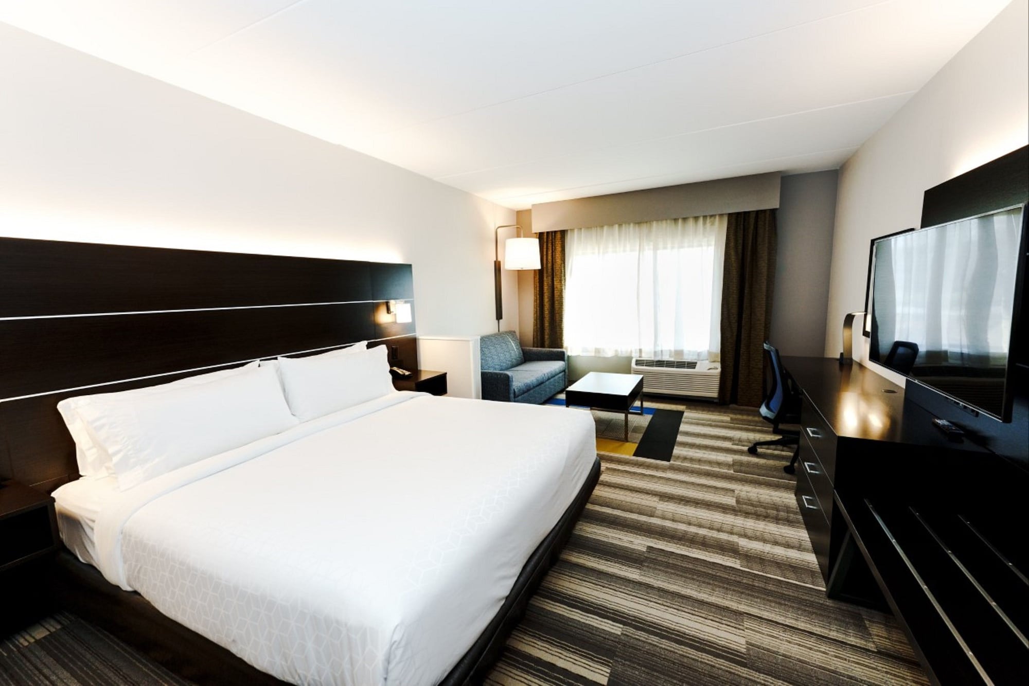 holiday inn express and suites franklin berry farms