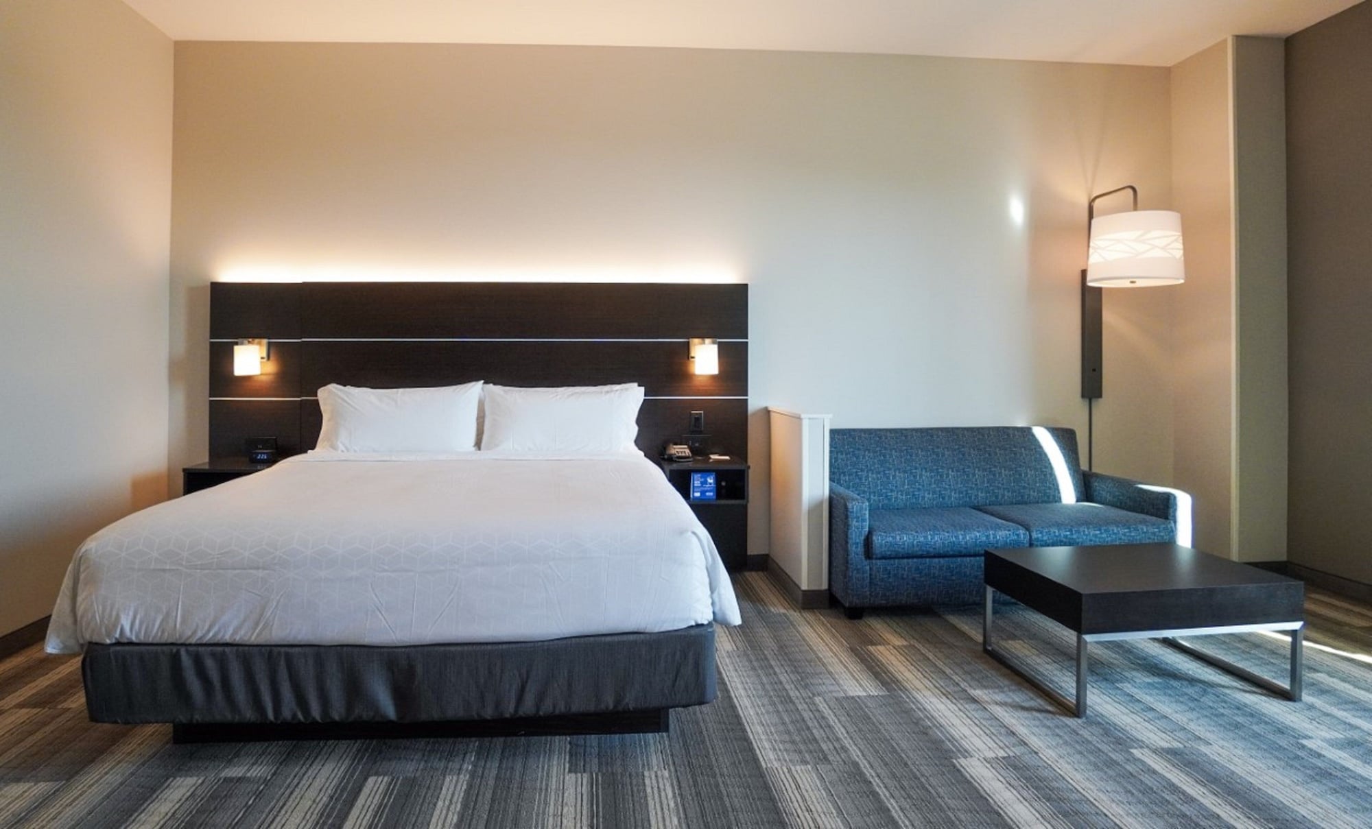 holiday inn express and suites franklin berry farms