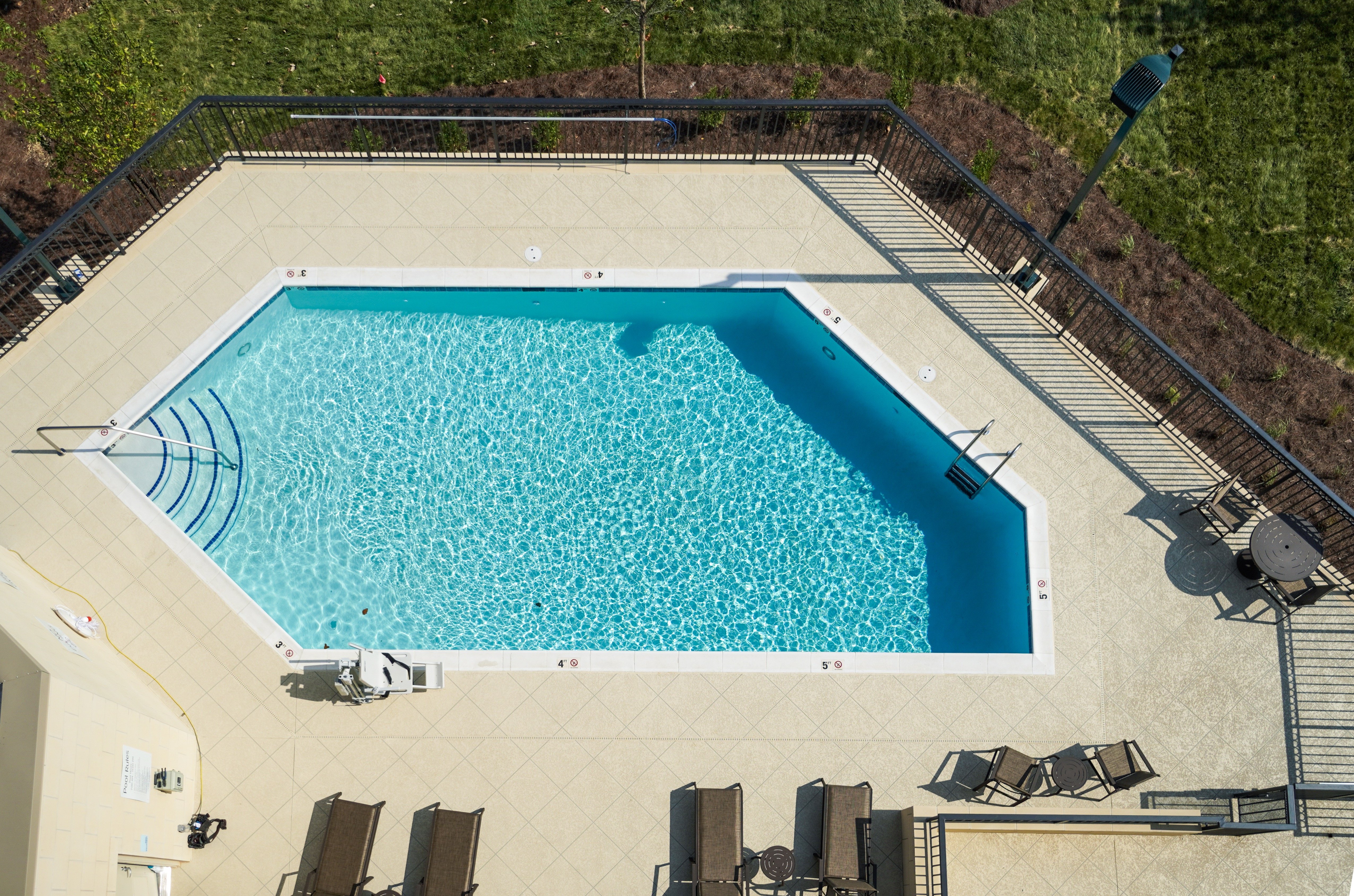 holiday inn express and suites franklin berry farms