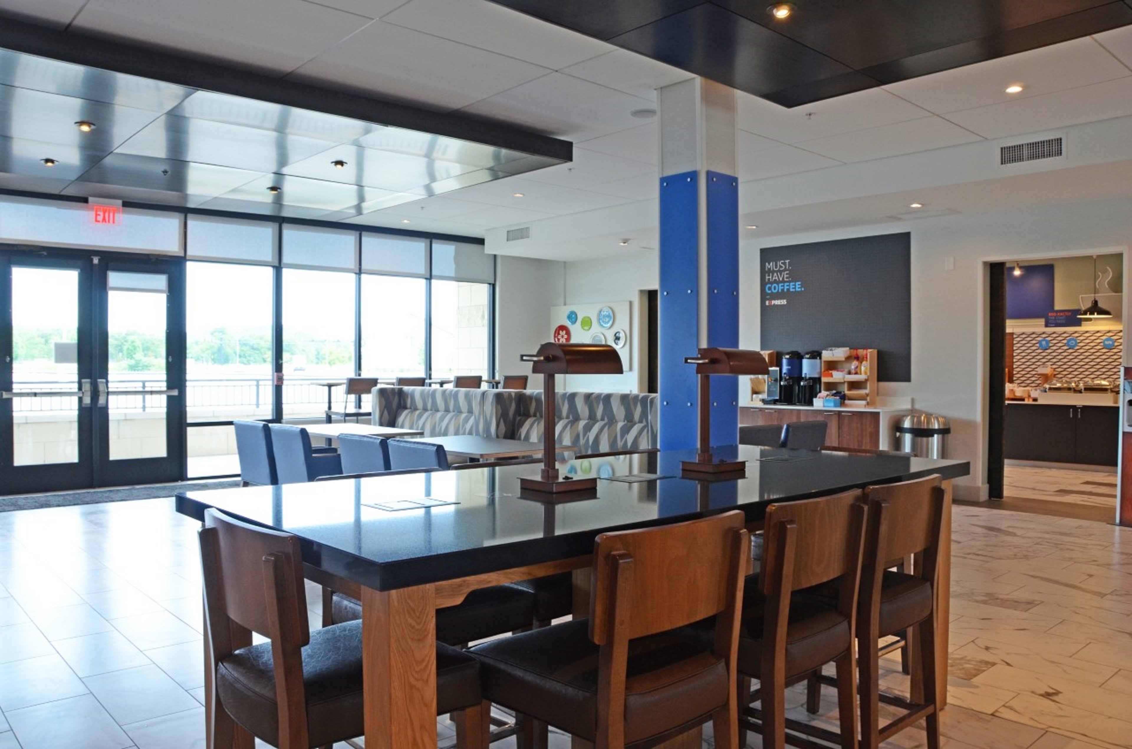holiday inn express and suites franklin berry farms