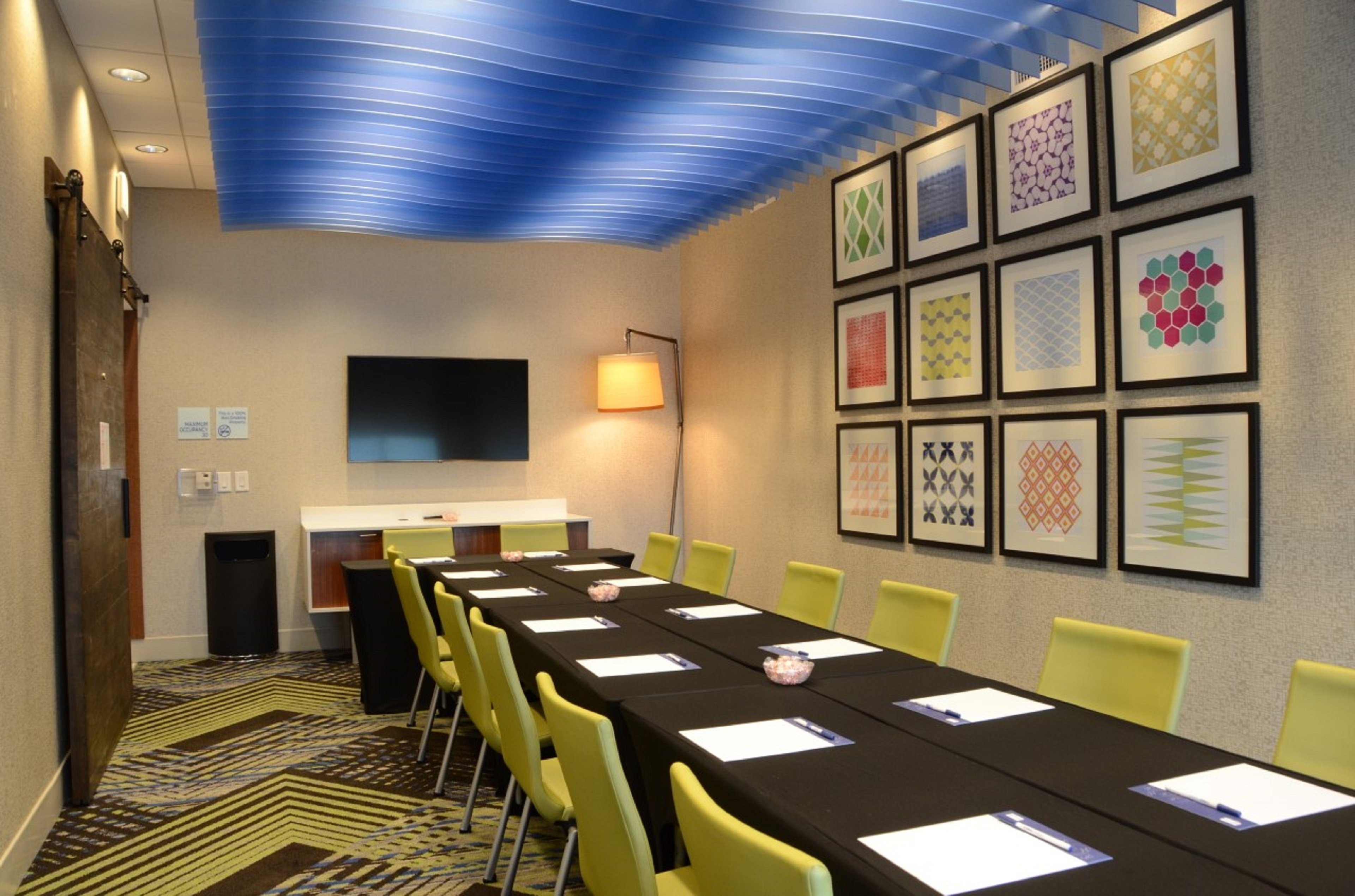 holiday inn express and suites franklin berry farms
