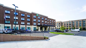 holiday inn express and suites franklin berry farms