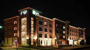 holiday inn express and suites franklin berry farms