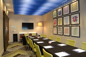 holiday inn express and suites franklin berry farms